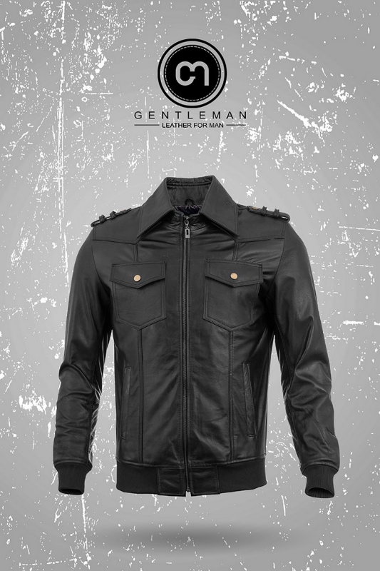 Một chiếc áo khoác da bò phong cách Military Jacket mạnh mẽ, với những đường cắt may dứt khoát sẽ giúp bạn thêm vẻ mạnh mẽ hơn.